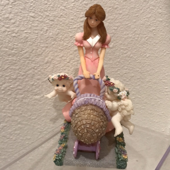 Vintage - A Stroll In The Park - Figurine - Kristin Hackett - Retired 1997 - $35 - Picture 2 of 15